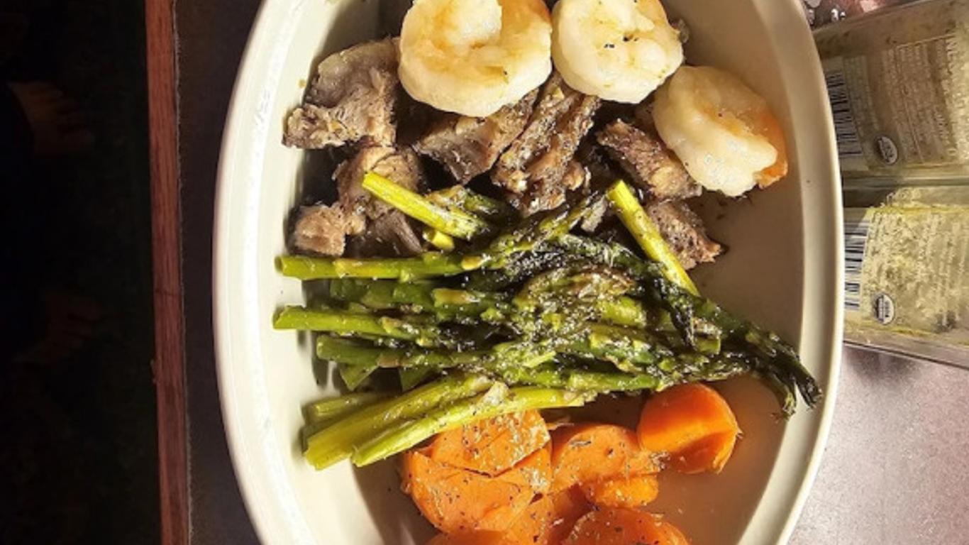 Going-To-The-Sun Inn & Suites