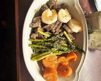 Going-To-The-Sun Inn & Suites - Browning