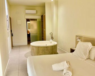 Reina Victoria Velázquez - Alicante