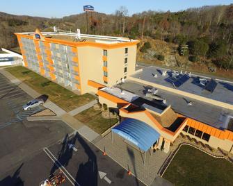 Howard Johnson by Wyndham Lexington - Lexington - Building