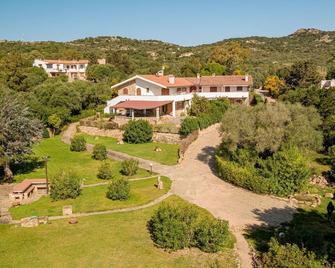 Villa il Mosaico di Nora - Porto Taverna - Edifício