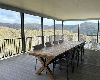 Golden Valley - Steels Creek - Dixons Creek - Balcony