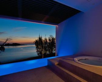 Villa Valiosa On The Beach - Onna