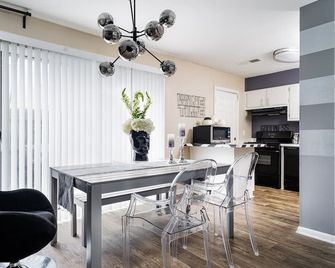The Greatest of All Time Pad! #Stylish #Townhouse #Exceptional #2br #Kingbed - Atlanta - Dining room