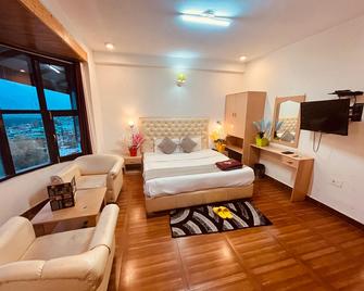 Hotel Hadimba Palace - Manali - Bedroom