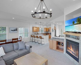 Beautiful resort condo with amazing snowy mtn views - Thornton - Sala de estar