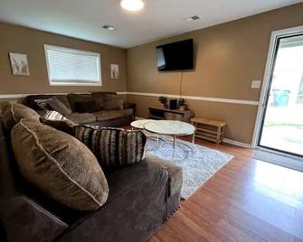 Wonderful 2-BR Condo/3mi. from Aviation Museum - Warner Robins - Living room