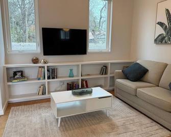 Cute Cherrywood Stay. Walkable Fun in East Austin - Austin - Sala de estar