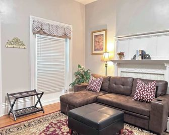 G1 Central Location Museums Free Parking - Richmond - Living room