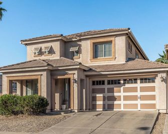 Entire Home in Surprise Downtown, Arizona - Surprise - Building