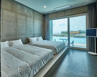 Jeju Nueve Poolvilla & Resort - 濟州 - 臥室