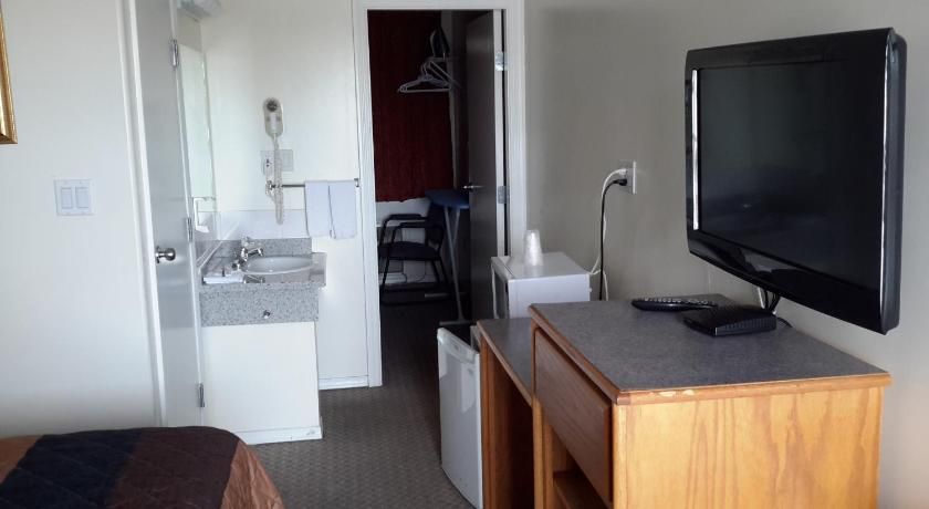 Red Deer Inn & Suites