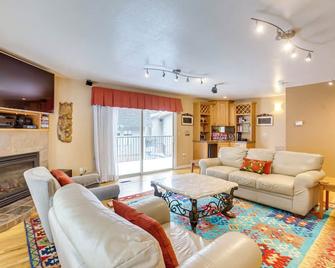 Private Sauna Cozy Incline Village Retreat! - Incline Village - Living room
