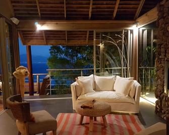 Beautiful architect villa overlooking the lagoon and the island of Tahiti - Temae - Balcon