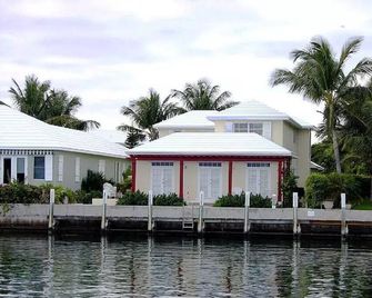 Luxury Home with Stunning Views - Marsh Harbour - Edificio
