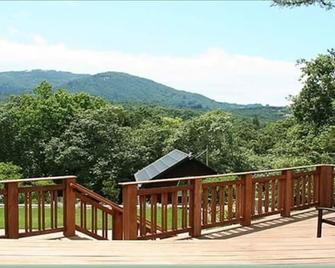 Charming Vacation Rental with Fabulous Views, a Pool and More! - Glen Ellen - Balcony