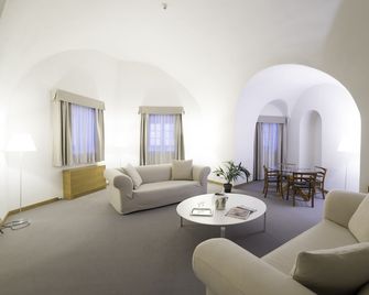 Hotel Cavour Et Des Officiers - Bard - Wohnzimmer