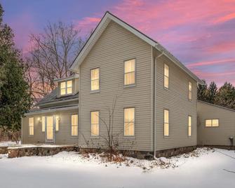 6-bedroom farmhouse in Clarkston - Family and Pet-Friendly! - Clarkston - Building