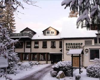 Hotel Berghof Am See - Langelsheim - Gebouw