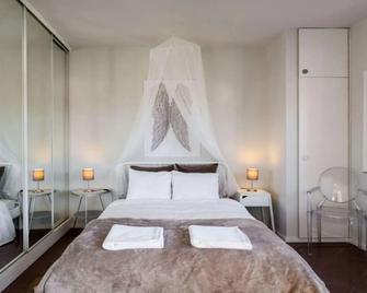 Carcavelos Beach&Bike House (view, parking, wi-fi) - Carcavelos