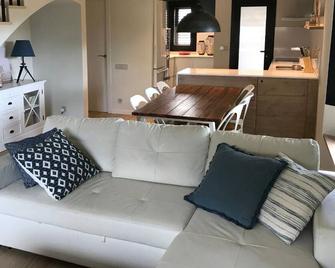 Stylish Beach House 600m To Sea - Cubelles - Sala
