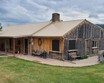 Located next to Custer State Park 2b2bth - Hermosa - Building