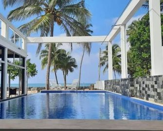 Saara Beach Hotel - Marawila - Басейн