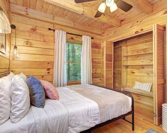 Broad River Roost - Dog Friendly Cabin With Riverfront Fire Pit - Lake Lure - Bedroom