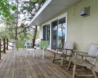 Finger Lakes -Sunset Cottage on Cayuga Lake! - Union Springs - Patio