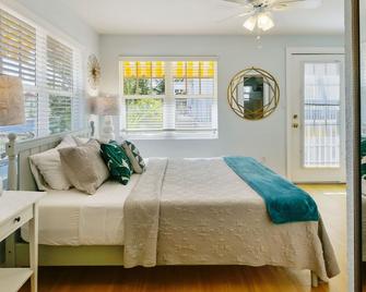 Coconut Inn - Saint Pete Beach - Bedroom