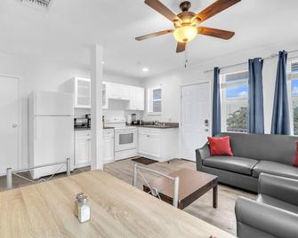 Laguna Blu Beach - Hollywood - Kitchen