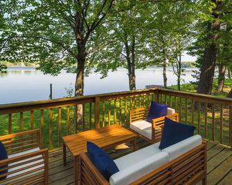 Pet-Friendly Kalkaska Cottage on Lake Crawford! - Kalkaska - Balcony