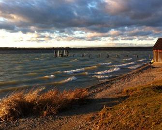 Bright and modern apartment, just 100 meters from the beach on the Ammersee - Herrsching am Ammersee - Plage