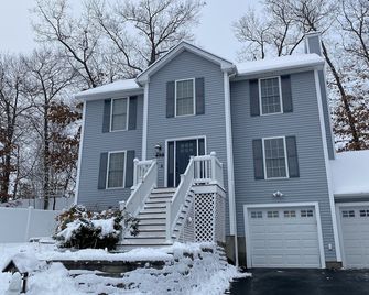 Home away from home-7 mins from Downtown - Manchester - Building