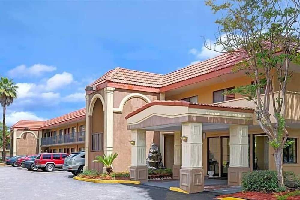Super 8 by Wyndham Jacksonville Orange Park - ג'קסונוויל - בניין