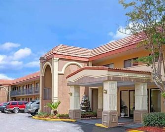 Super 8 by Wyndham Jacksonville Orange Park - ג'קסונוויל - בניין