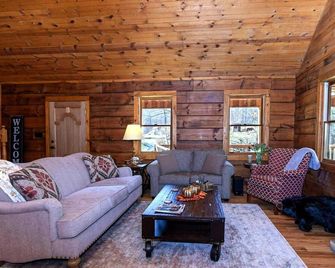 Charming Blue Ridge Cabin Private Pond and Waterfall Deer Haven by AvantStay - Saluda - Living room