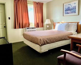 Rocky Mountain Lodge - Standard Room, 1 King Bed - Renfrew