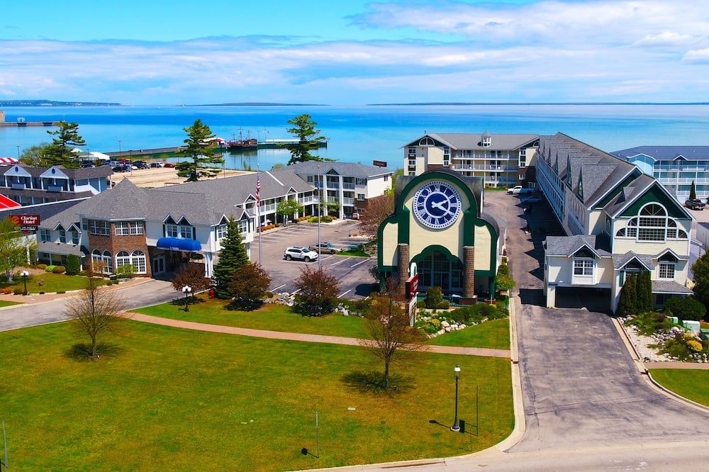 Clarion Hotel Mackinaw City Beachfront - Mackinaw City