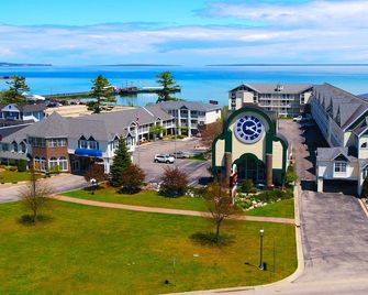 Clarion Hotel Mackinaw City Beachfront - Mackinaw City