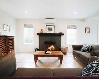 Brackenridge Country Retreat & Spa - Martinborough - Living room
