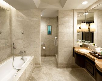 Ayana Midplaza Jakarta - Yakarta - Baño