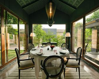 The Postcard Gir Wildlife Sanctuary - Somnāth - Patio