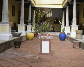 Saradharam Heritage Hotel Lakshmi Vilas - Chidambaram - Patio