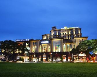 The Waterfront Hotel - Kuching - Bangunan