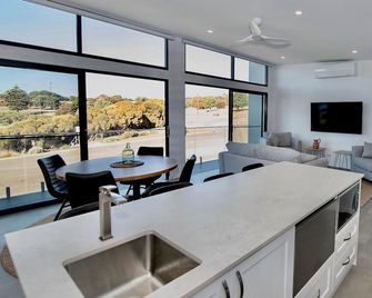 Cove Landing Marina Apartments Cl03-Apt:2,3 Sleeps 8 - Penneshaw - Essbereich