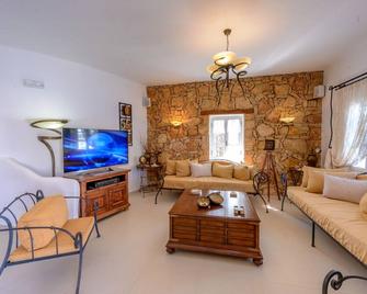 Chora Resort Hotel & Spa - Folegandros - Вітальня