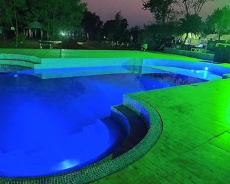 The Gharana Hotel and Resort - Bolpur - Pool