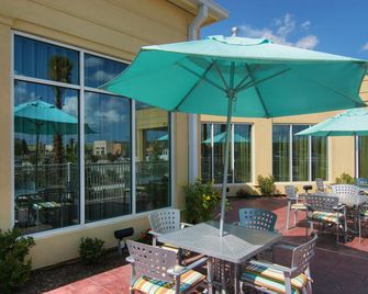 Hilton Garden Inn Houston-Pearland - Pearland - Βεράντα