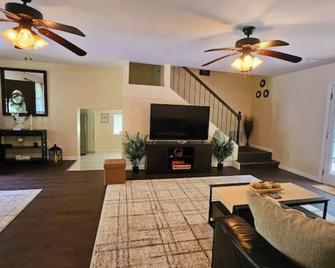 New Home In Athens - Catskill - Living room